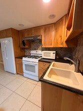 22824 104th Ave SW in Vashon, WA - Foto de edificio - Building Photo