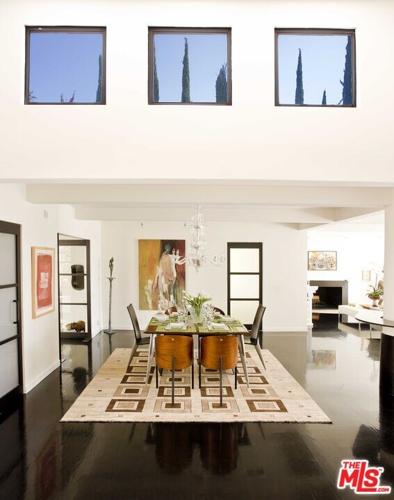 2328 San Ysidro Dr in Beverly Hills, CA - Foto de edificio