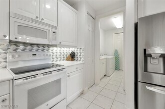375 5th Ave S in Naples, FL - Building Photo - Building Photo