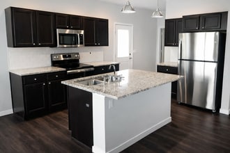 1610 Ellis Blvd NW in Cedar Rapids, IA - Building Photo - Building Photo