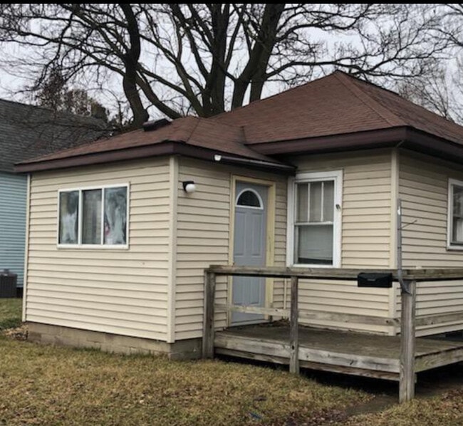 property at 915 E Huron Ave