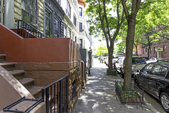 511 W 152nd St in New York, NY - Foto de edificio - Building Photo