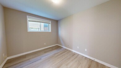 3200 Singleton Ave in London, ON - Building Photo - Building Photo