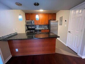 7685 Northcross Dr in Austin, TX - Building Photo - Building Photo