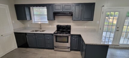 858 Fountainbleau Dr in Baton Rouge, LA - Building Photo - Building Photo