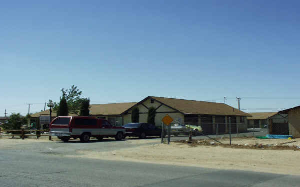 16194 Sequoia Ave in Hesperia, CA - Building Photo - Building Photo