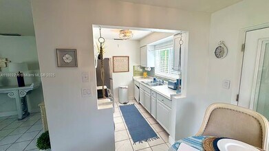 6804 NW 27th Ct in Sunrise, FL - Building Photo - Building Photo