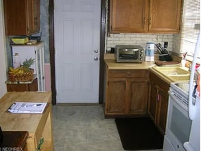 1390 Ivydale Ave SW in Canton, OH - Foto de edificio - Building Photo