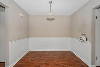 3913 E Gatewood Ln in Silverton, OH - Building Photo - Building Photo