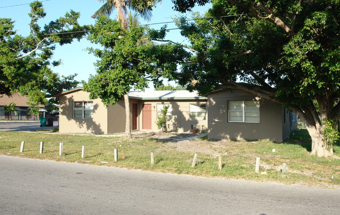 1541-1545 NW 7th St in Fort Lauderdale, FL - Building Photo