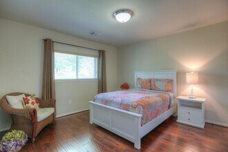 66 W Spindle Tree Cir in Spring, TX - Building Photo - Building Photo