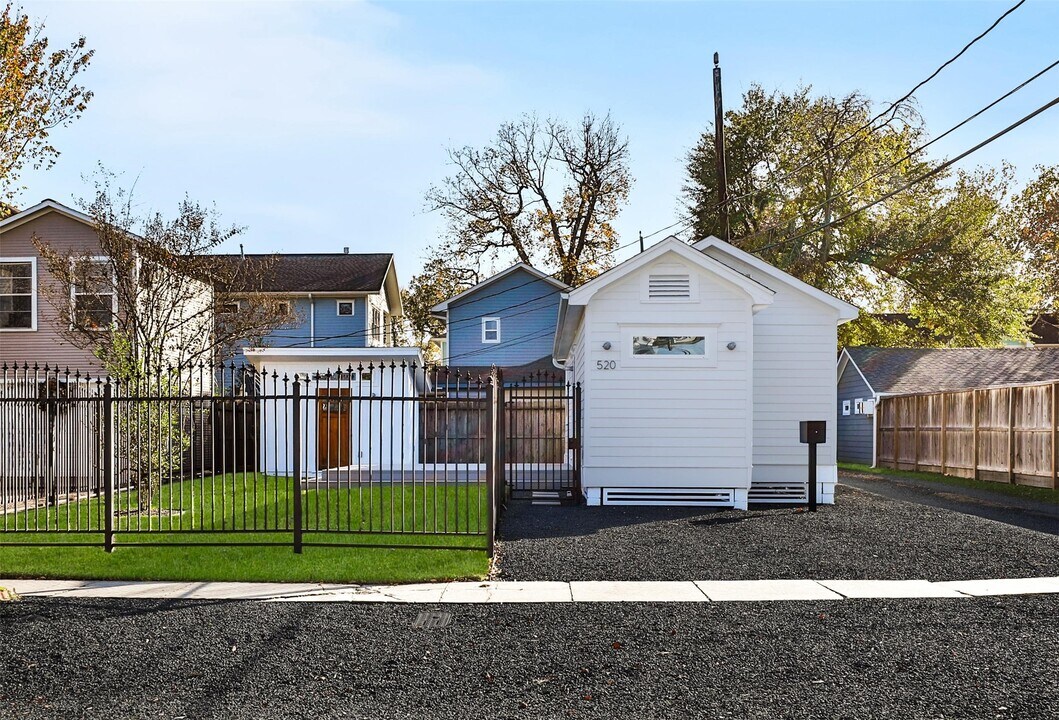 520 W 15th St in Houston, TX - Building Photo