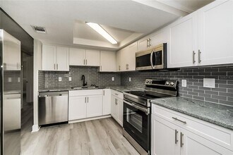 12906 Kings Manor Ave in Hudson, FL - Building Photo - Building Photo
