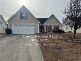 1247 Chimney Swift Dr in Fayetteville, NC - Building Photo