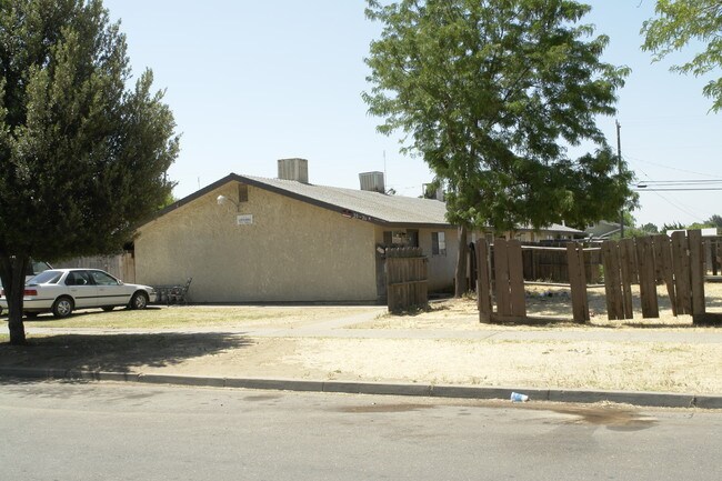 20 E 12th St in Merced, CA - Foto de edificio - Building Photo