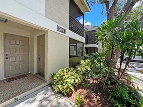 301 Gardens Dr in Pompano Beach, FL - Building Photo - Building Photo