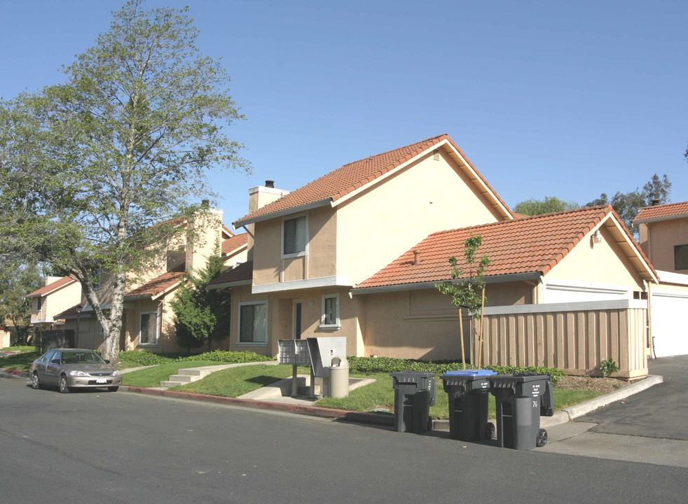 Casa Del Prado in Fairfield, CA - Foto de edificio