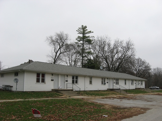 402-412 E Jefferson St in Sullivan, IL - Building Photo