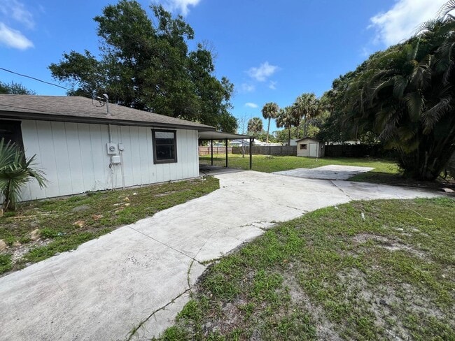 2008 S 30th St in Fort Pierce, FL - Building Photo - Building Photo