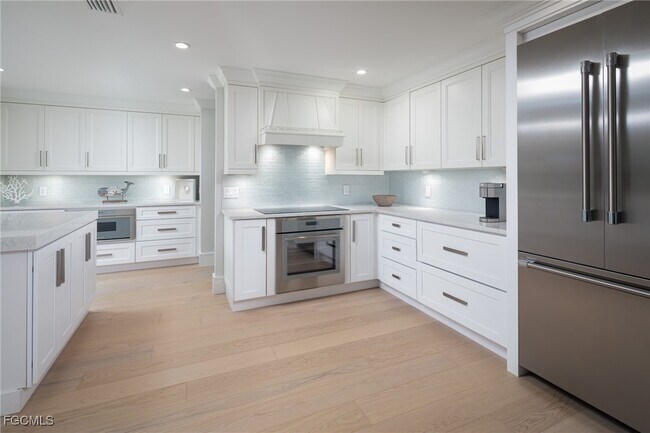 property at 635 Fountainhead Ln