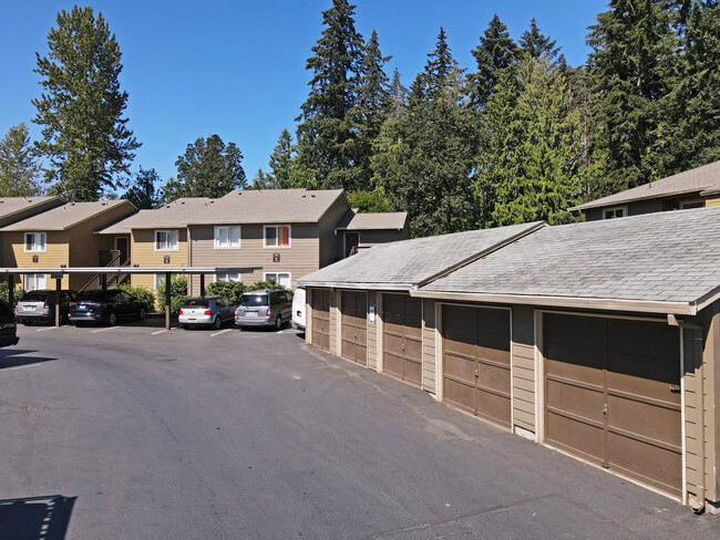 Pioneer Ridge Apartments in Oregon City, OR - Building Photo - Building Photo