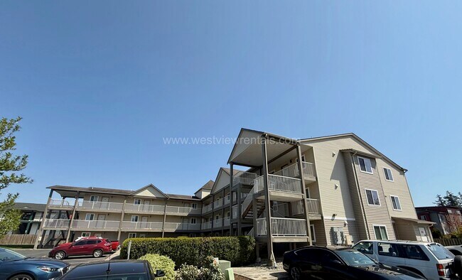 Benjamin Court Apartments in Bellingham, WA - Building Photo - Building Photo