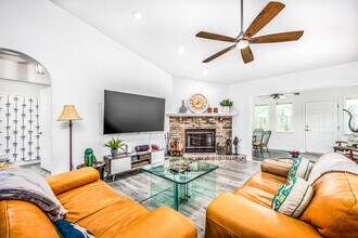 4726 NW 27 Pl in Gainesville, FL - Building Photo - Building Photo