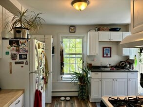 15 Gould St, Unit #2 in Newport, RI - Building Photo - Building Photo