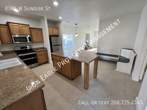 8386 W Sundisk St in Boise, ID - Building Photo - Building Photo