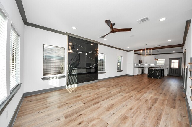 7925 Ritz St in Houston, TX - Foto de edificio - Building Photo