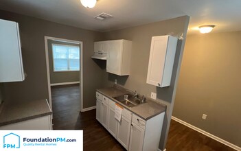 998 Restbrook Ave in Memphis, TN - Building Photo - Building Photo