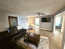 6117 E Lake Rd, Unit Lake House in Auburn, NY - Building Photo