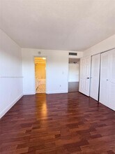 7100 NW 179th St in Hialeah, FL - Building Photo - Building Photo