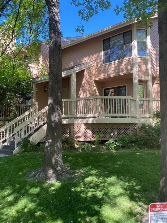 2875 Idlewild Dr in Reno, NV - Building Photo