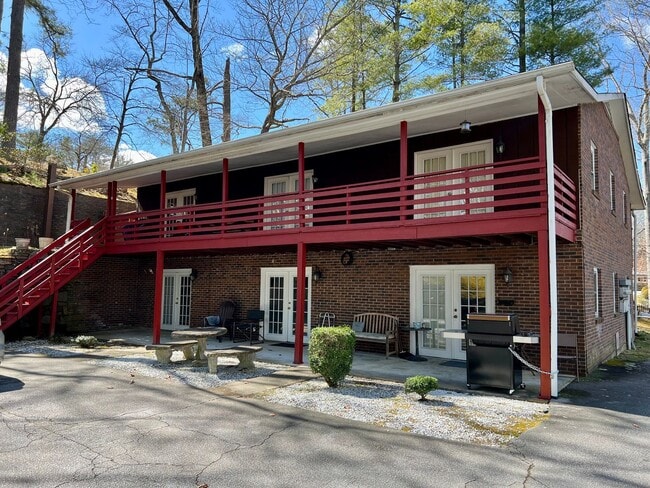 property at 570 Buena Vista Ln