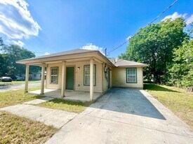 508 Pitts St in Seguin, TX - Building Photo