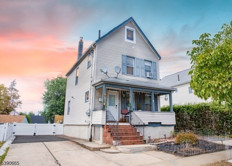 84 E Clifton Ave in Clifton, NJ - Building Photo