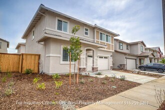 3171 Declaration Ave in Lincoln, CA - Building Photo - Building Photo