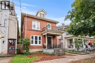 29 Chatham St in Brantford, ON - Building Photo