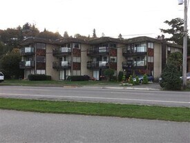 2414 Alki Ave SW in Seattle, WA - Building Photo