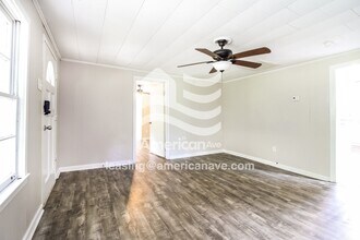 1711 Holliday Dam Rd in Belton, SC - Foto de edificio - Building Photo