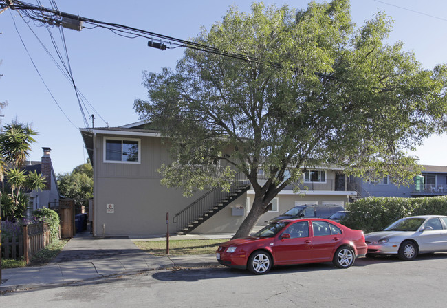 1405 Regent St in Redwood City, CA - Foto de edificio - Building Photo