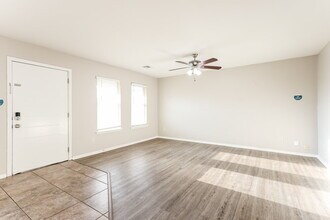 1933 Creekridge Dr in Oklahoma City, OK - Foto de edificio - Building Photo