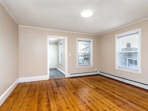 38 Cabot St, Unit 2 in Beverly, MA - Building Photo - Building Photo