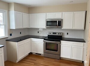 6 Highland Cir in Amherst, MA - Building Photo - Building Photo