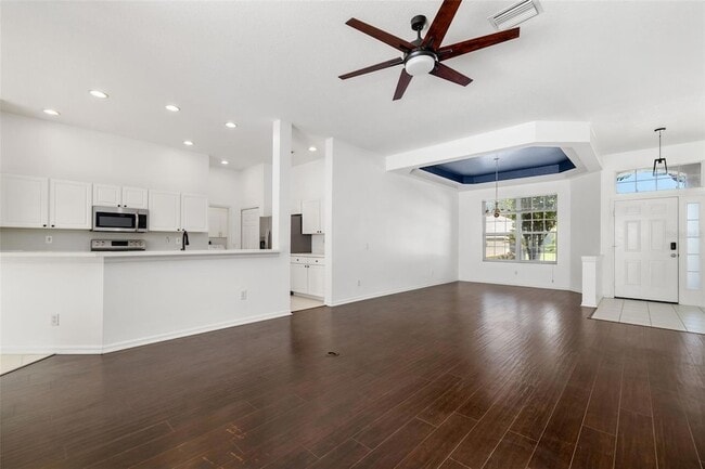 7813 Castleisland Dr in Sarasota, FL - Building Photo - Building Photo