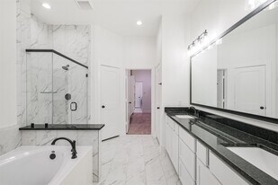 1547 Cathedral Bend Drive in Sienna, TX - Building Photo