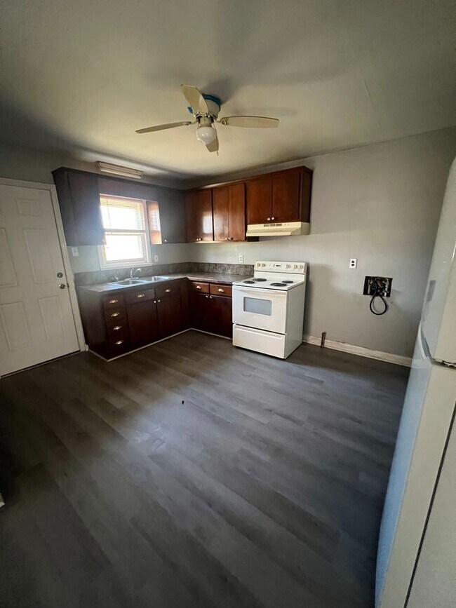 327 Cornelius Ave in Russellville, KY - Building Photo - Building Photo