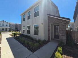 2694 E Teaberry Dr in Fresno, CA - Building Photo