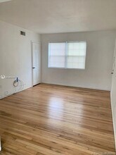 15 Sidonia Ave-Unit -B in Coral Gables, FL - Foto de edificio - Building Photo